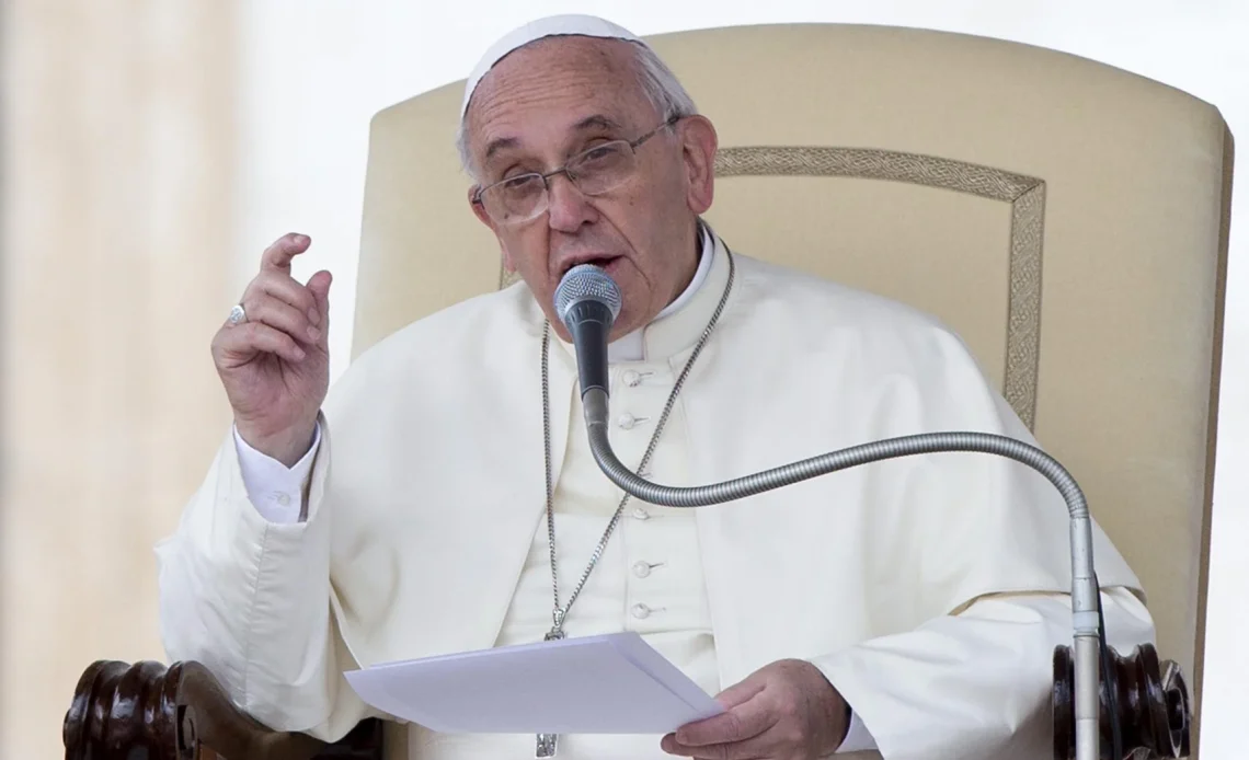 El papa homenajea a periodistas caídos en guerras y pide la liberación de los encarcelados