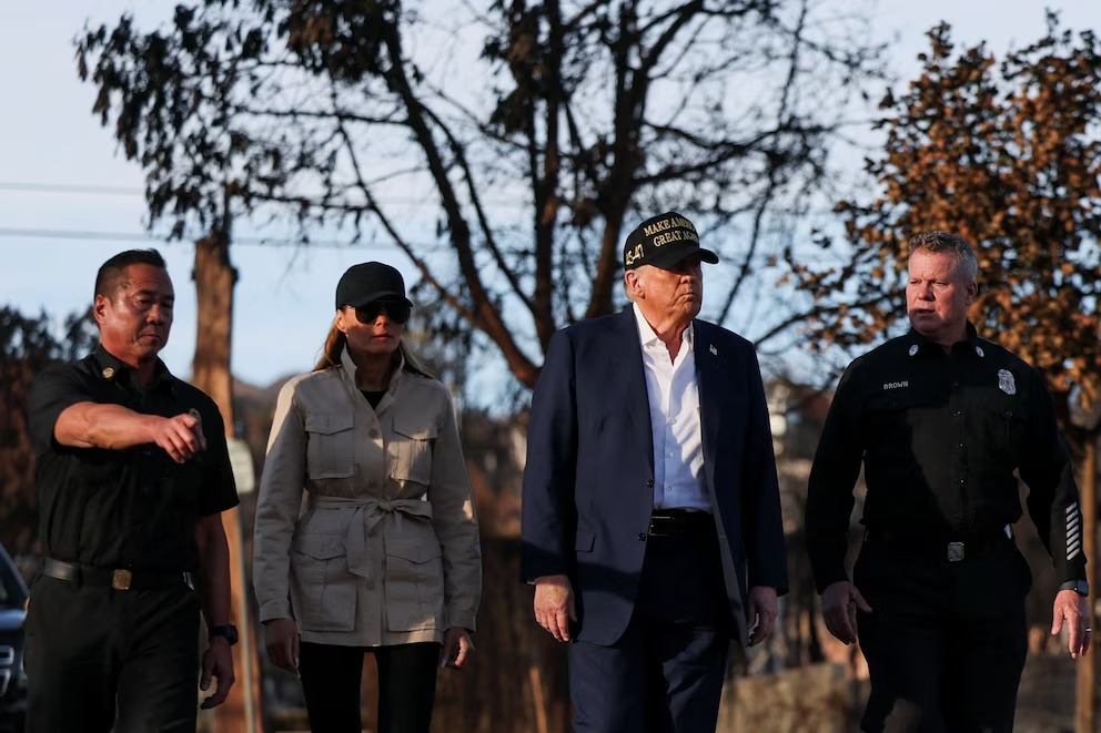 Trump promete soluciones para frenar los incendios forestales durante su visita a Los Ángeles