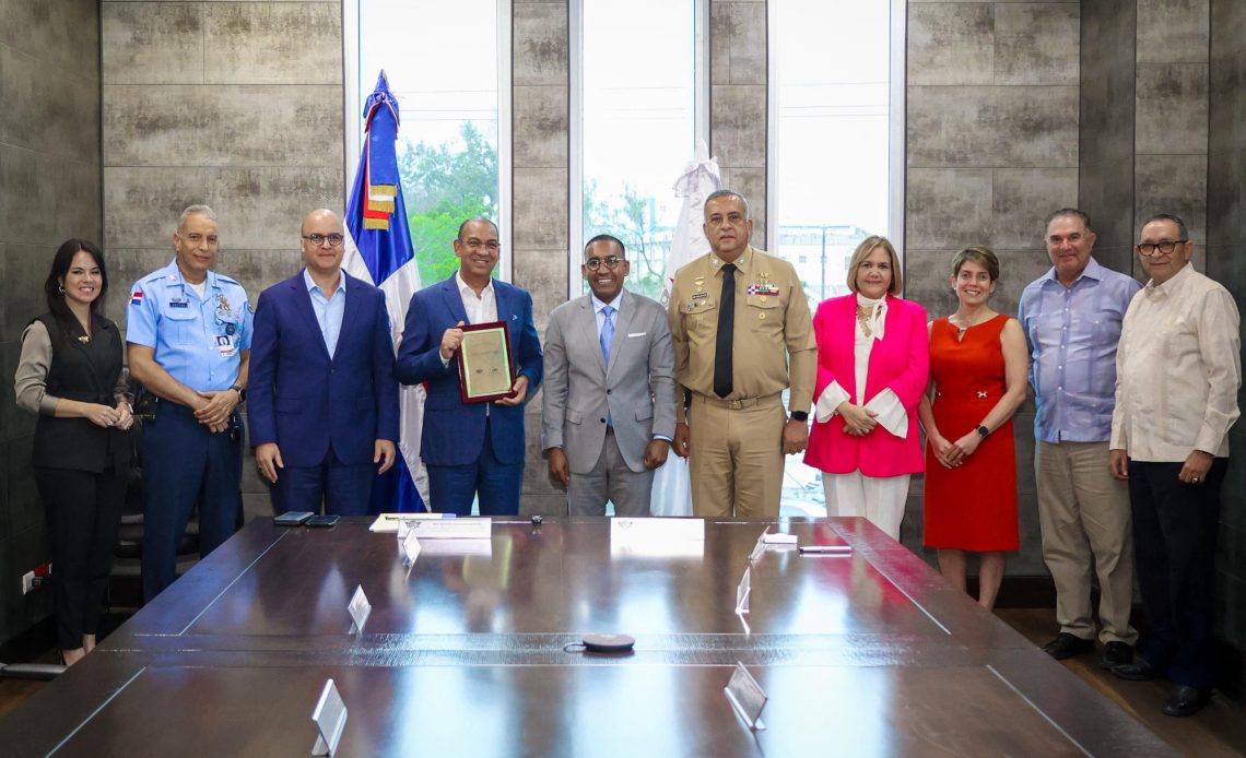 Comisión Aeroportuaria y DA reconocen a Deligne Ascención por respaldo al sector