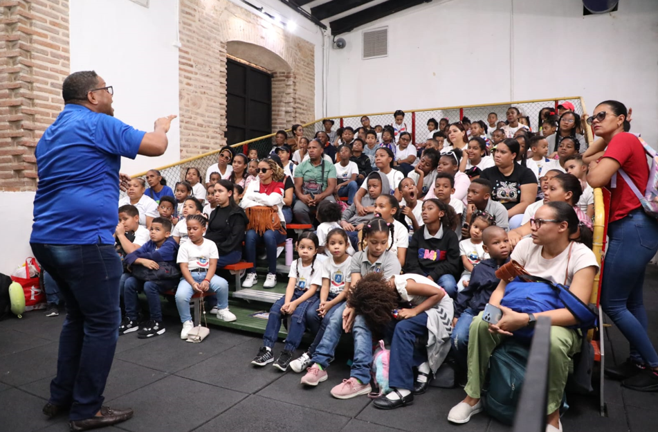 EDEESTE promueve educación energética en La Romana en el Día Mundial de la Energía