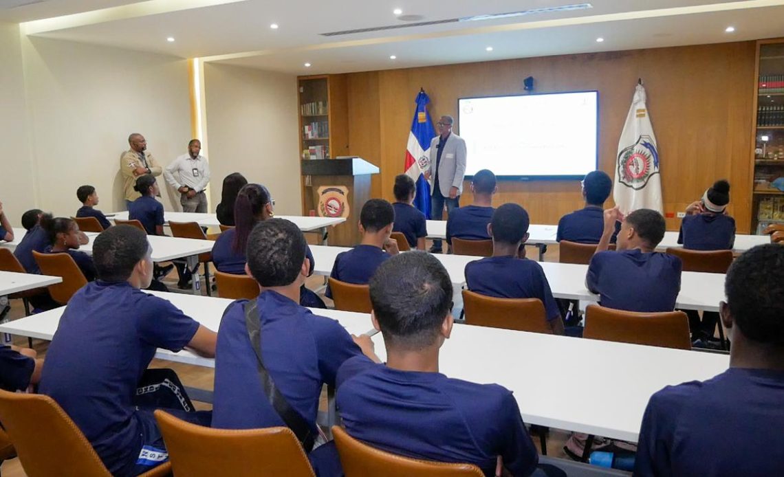 DNCD lleva "Ruta de la Prevención" a estudiantes de escuelas, en Cristo Rey