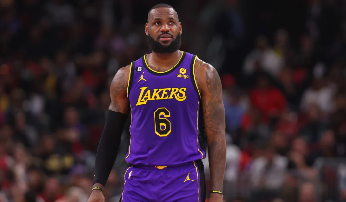 LeBron James: Único jugador en ser el más joven y el más viejo en anotar 40 puntos en un partido