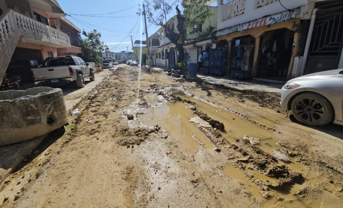 Residentes del Millón piden reparación de calles, aguas negras y otras problemáticas