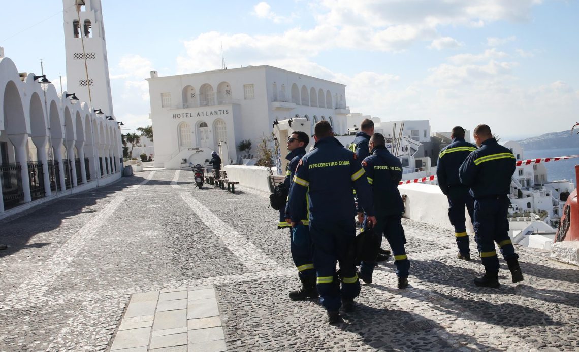 Gobierno griego declara el estado de emergencia en Santorini por la oleada de sismos