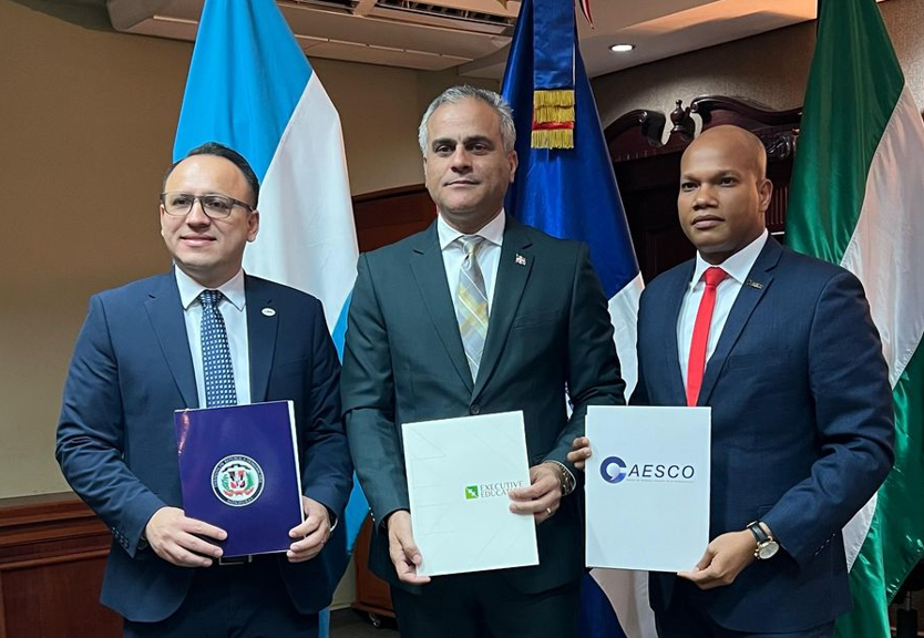 CAESCO y Universidad Tecnológica de Honduras firman alianza académica