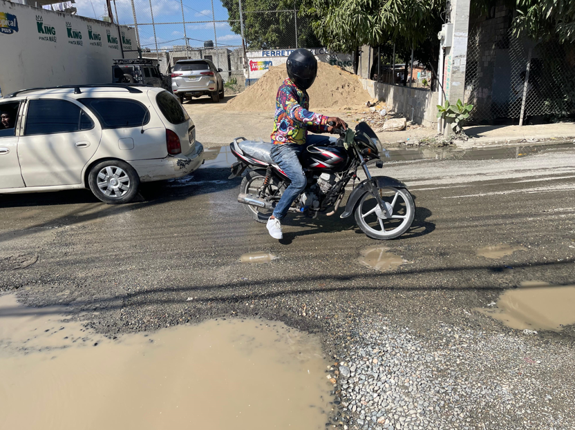 Exigen a Obras Públicas reconstrucción de carretera principal de Hato Nuevo en SDO