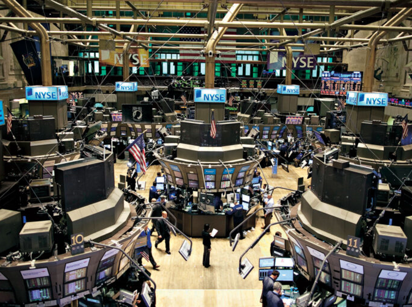 Caída de las acciones en Wall Street este lunes: Preocupaciones sobre políticas de Trump